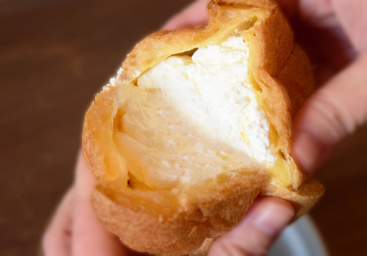 セブンイレブン「たっぷりホイップのダブルシュー」