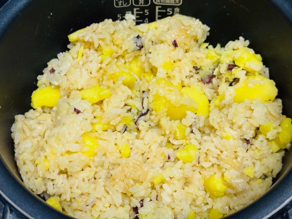 丸ごとさつまいもの炊き込みごはん