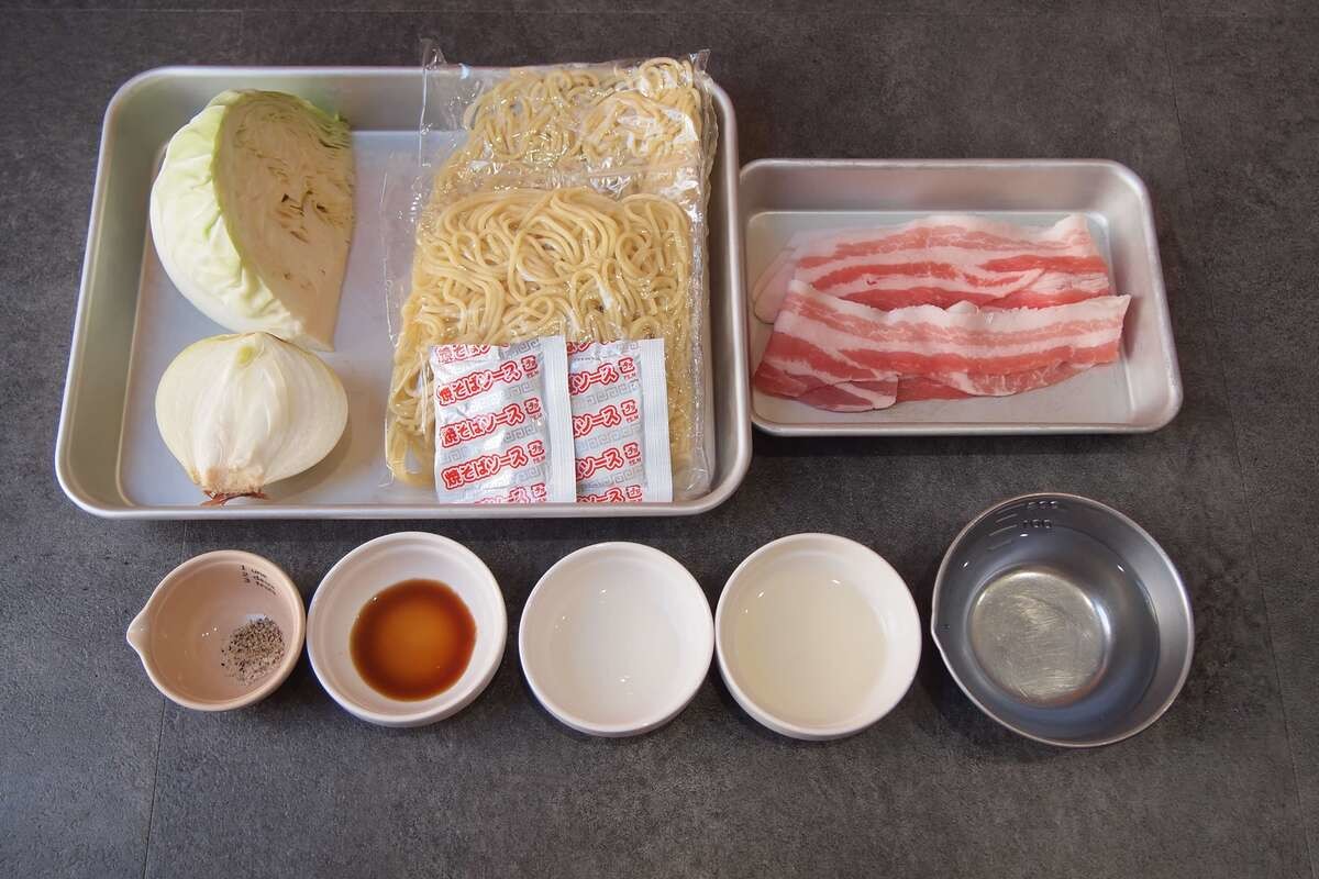菰田欣也さん「豚肉とキャベツの焼きそば」のレシピ