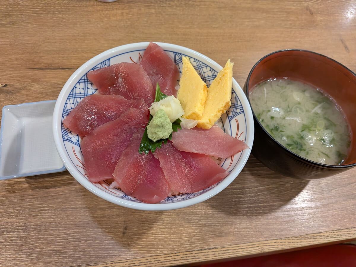 磯丸水産「マグロ丼」を実食