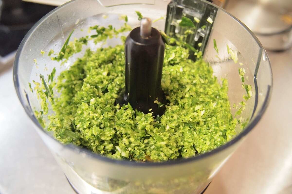 八百屋のシェフアキオさん「涙の使徒が包む旨味たっぷりのスープ餃子」のレシピ