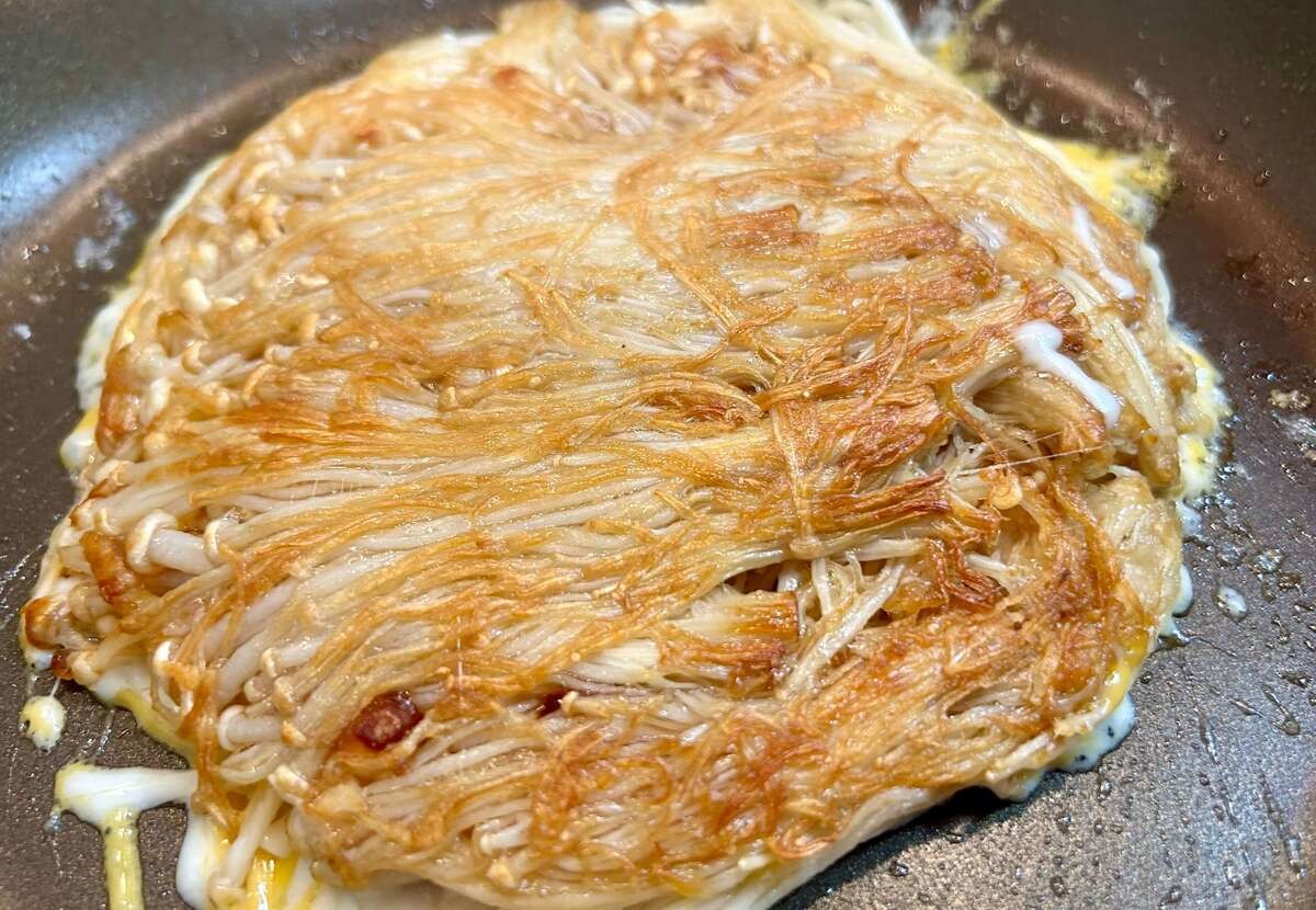 アキオさん「エノキチーズガレット」