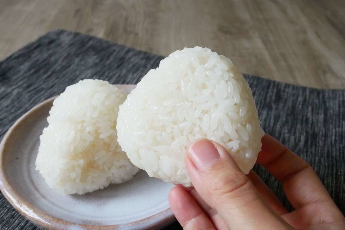 料理酒炊きごはんでつくる塩むすび