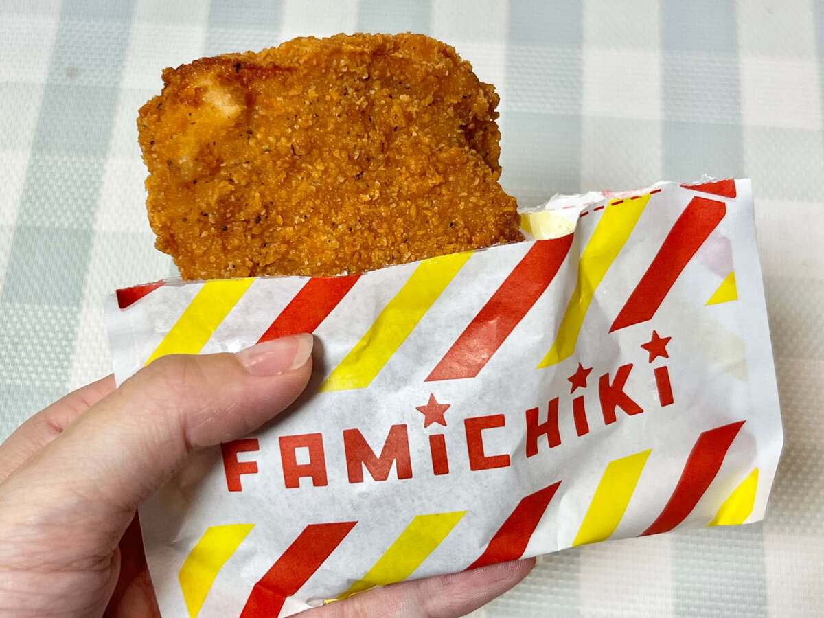 ファミチキをホットケーキでサンド！？
