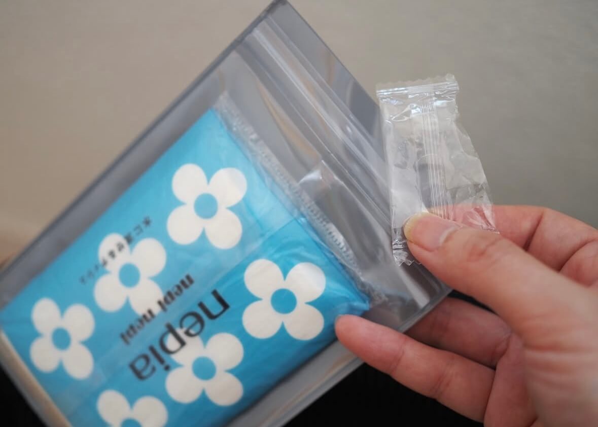 セリア「ごみ入れ付きポケットティッシュケース」