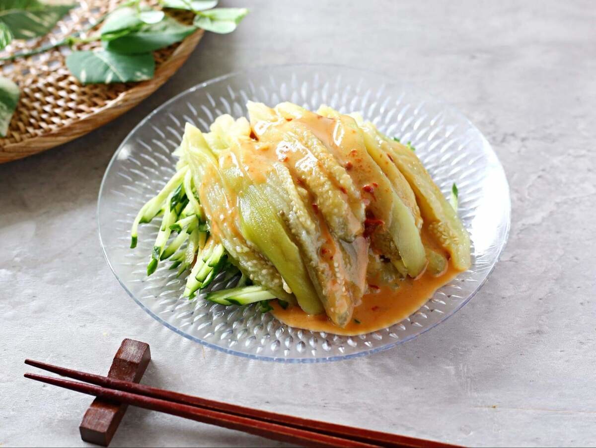 蒸しなすのピリ辛ごまだれ