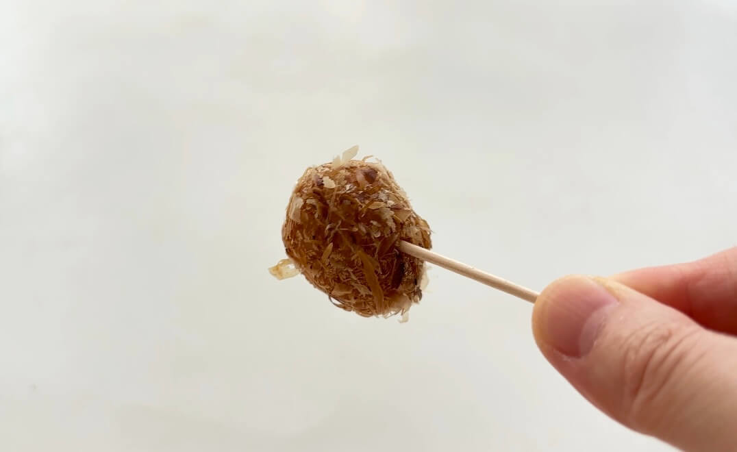「おかか餅カップ入 チーズ風味クリーム入り」