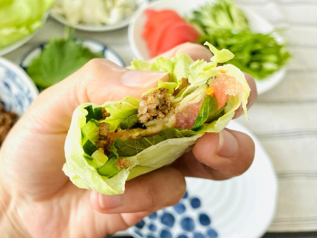 北斗晶さん「豚ひき肉で夏野菜たっぷりレタス包み」