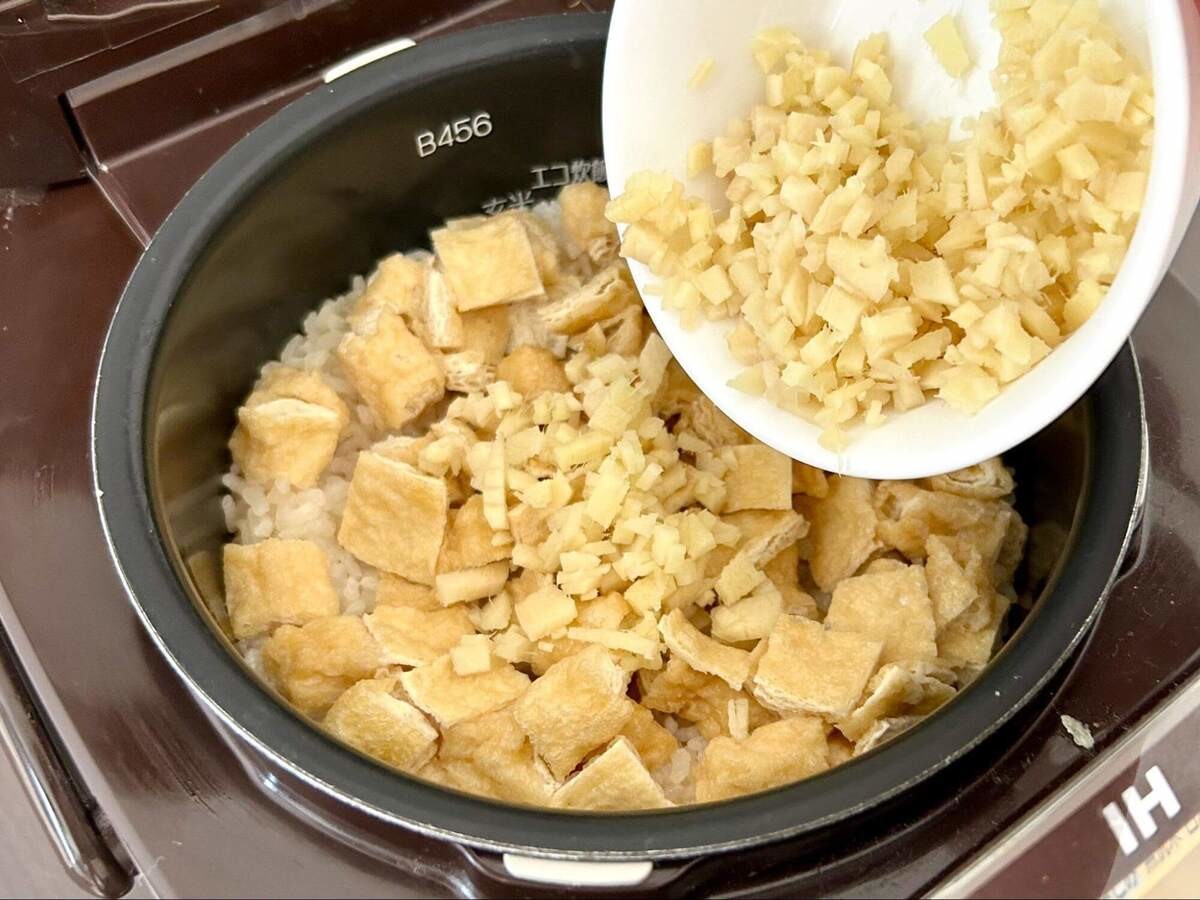 油揚げとしょうがの炊き込みご飯