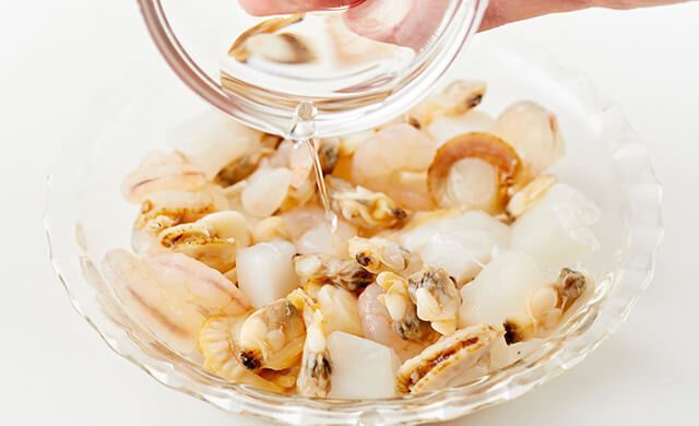 シーフードミックスの解凍方法は「塩水」が正解！