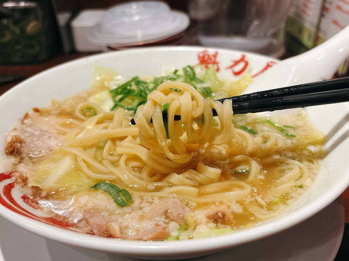 魁力屋「背脂生姜塩ラーメン」