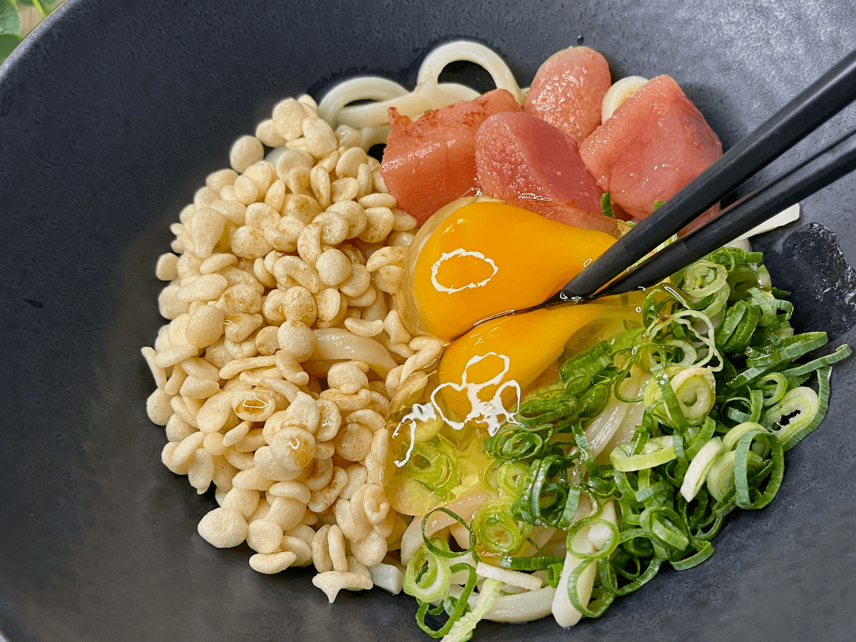 イチカツ料理チャンネル「明太釜玉うどん」風レシピ