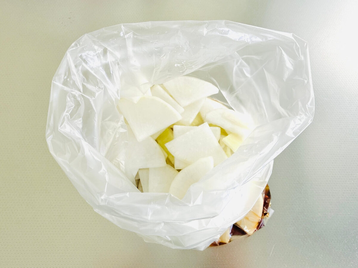 父直伝！ポリ袋に入れるだけ「大根の浅漬け」