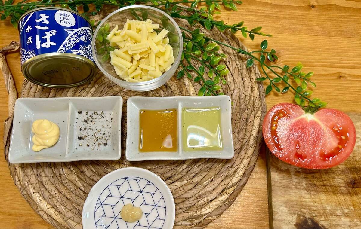 「さば缶とトマトのチーズ焼き」