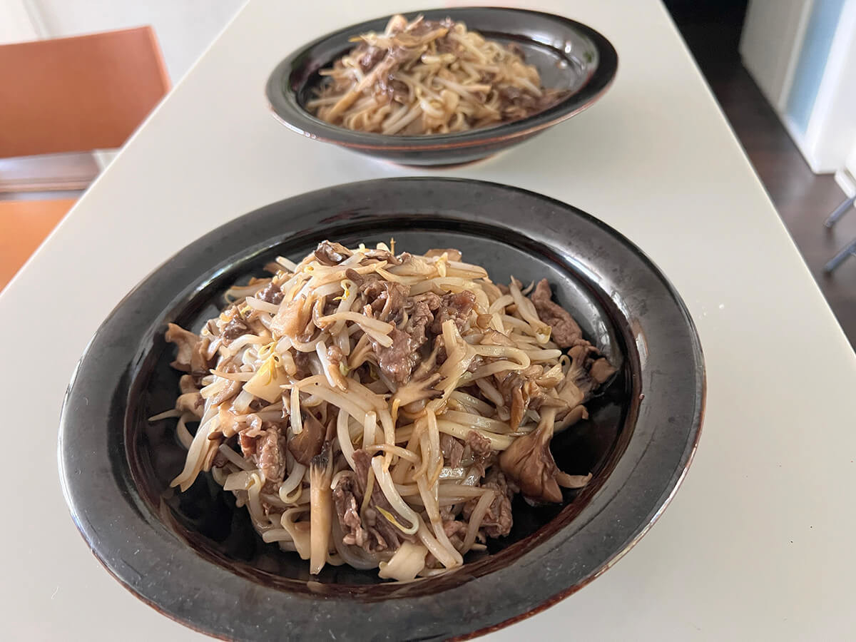 藤井恵さん「牛肉ともやしの焼きうどん」