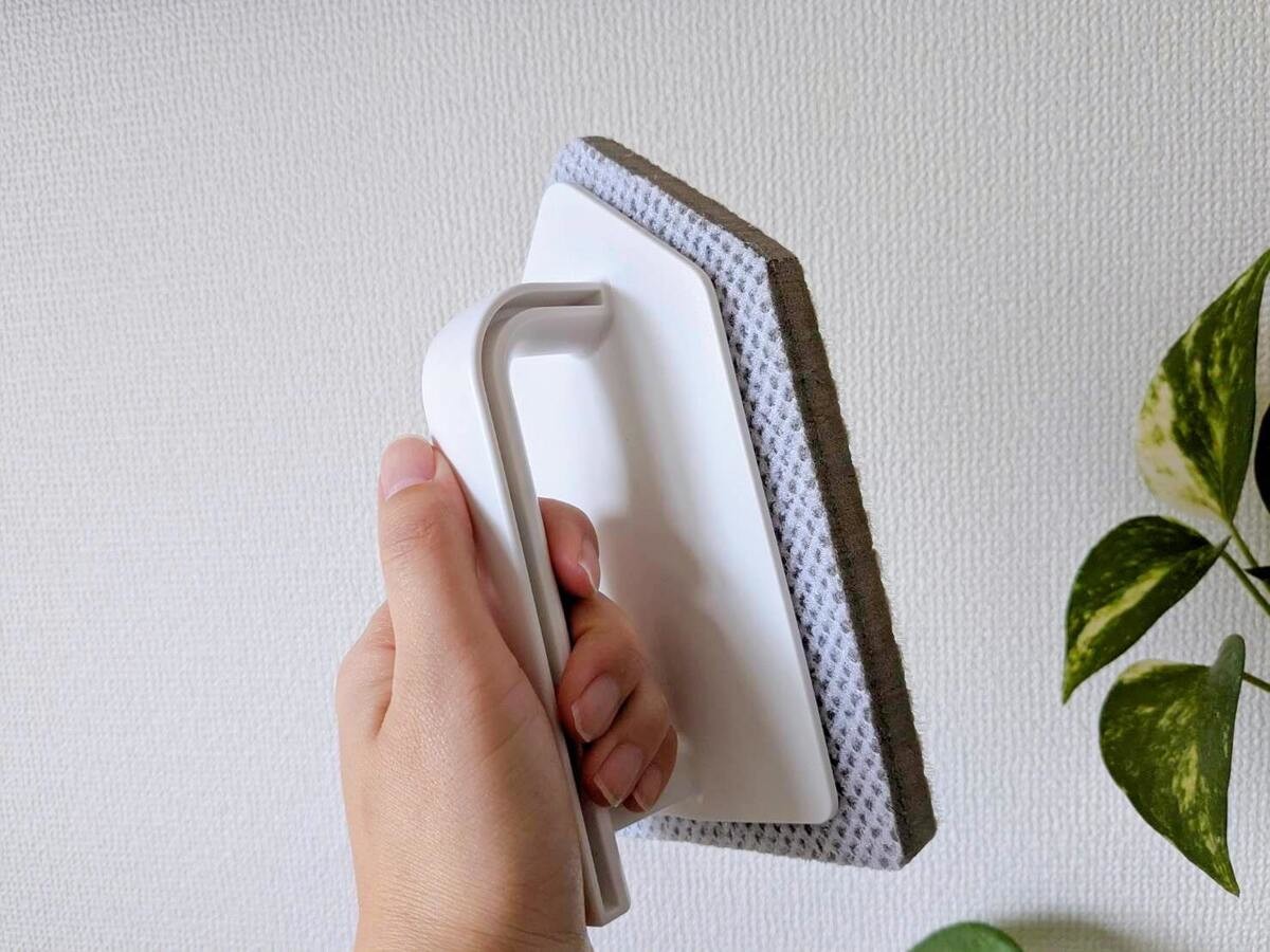 玄関やベランダがピカピカに「ハンディタイルブラシ」