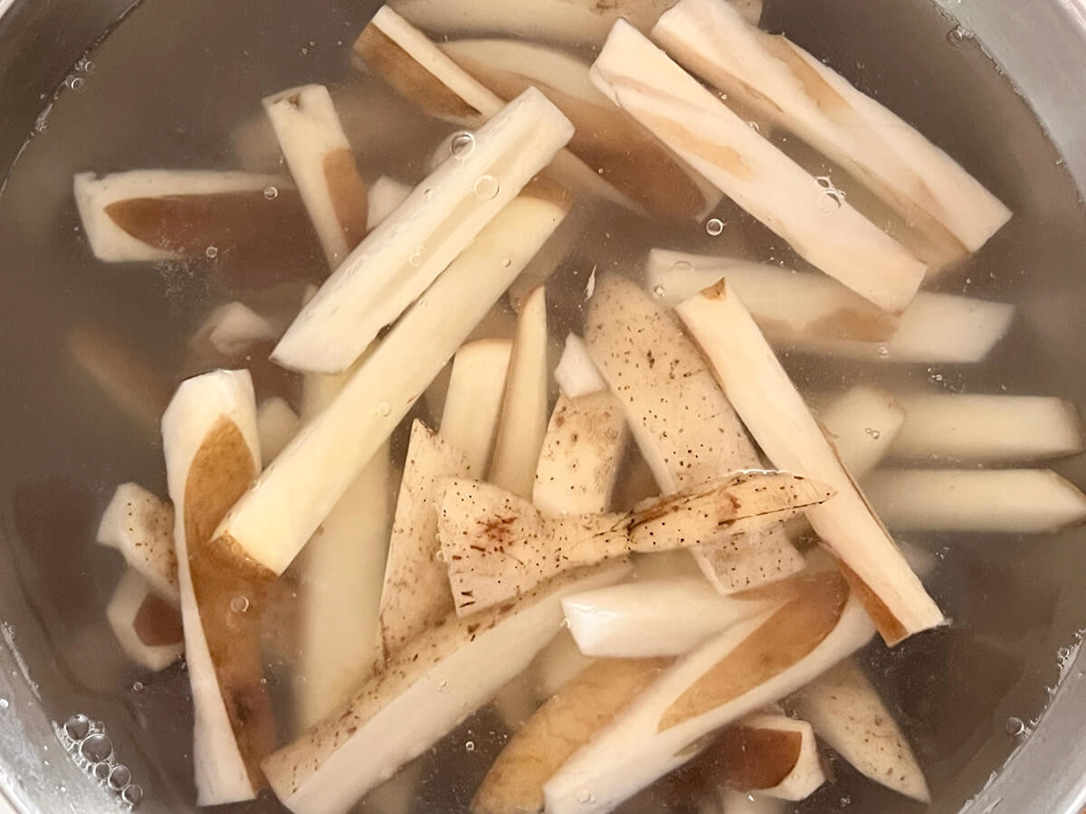 今井亮さん「鶏肉とれんこんの黒こしょう炒め」のレシピ