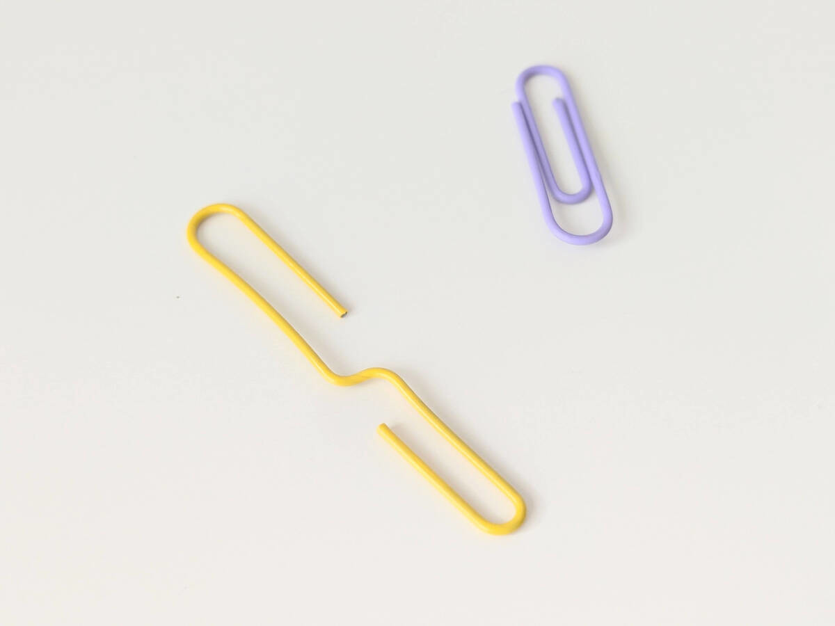 ガチガチに結ばれた紐を一瞬でほどく裏ワザ