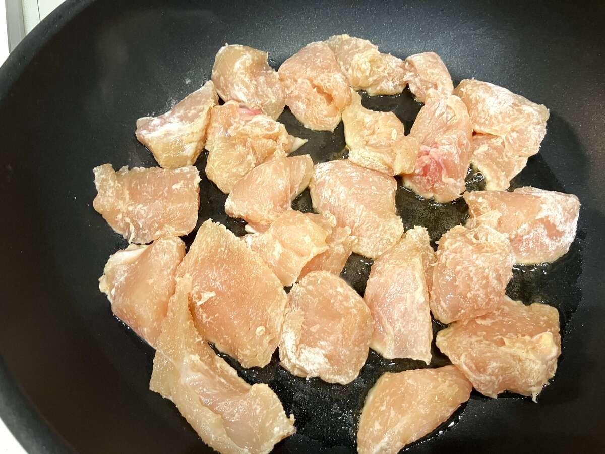牛尾理恵さん「鶏むね肉の梅豆苗炒め」