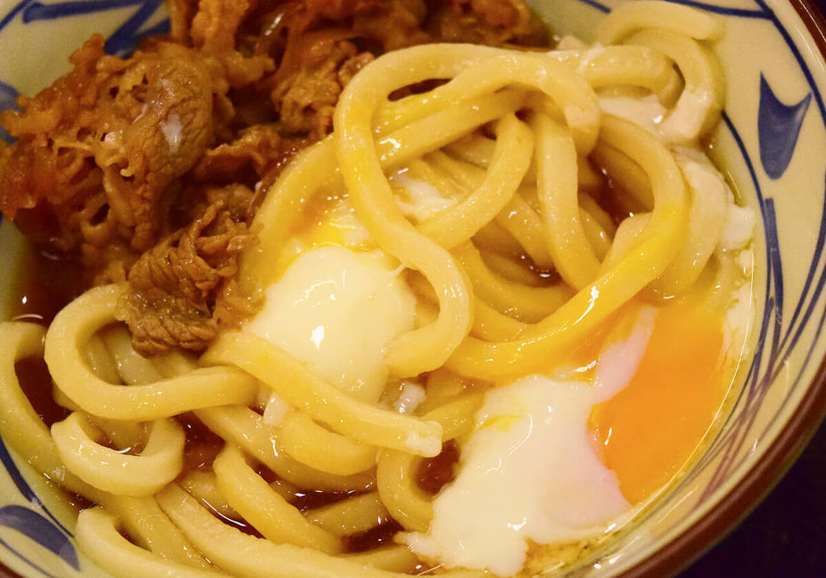 丸亀製麺の店舗限定品「肉たまぶっかけ」