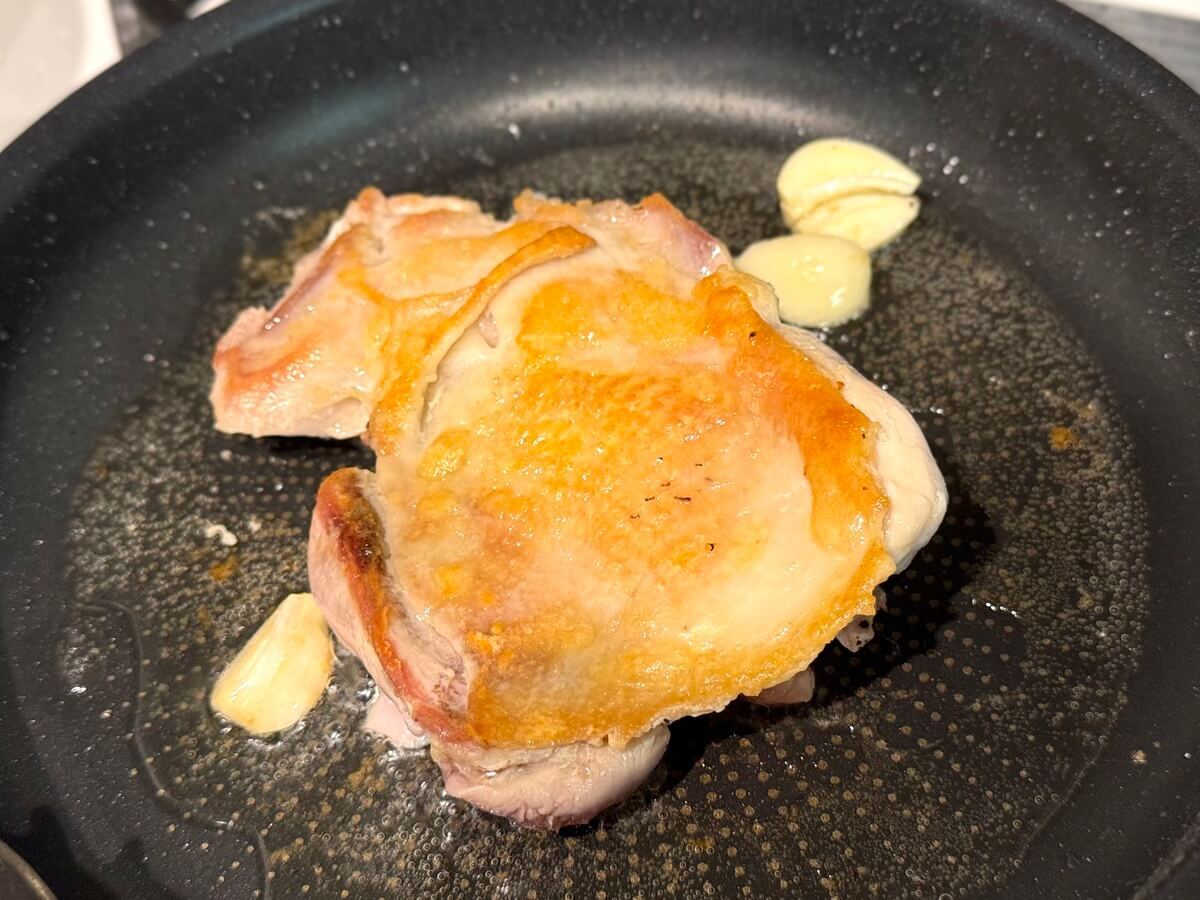 鳥羽周作さん「皮パリパリチキンステーキ」