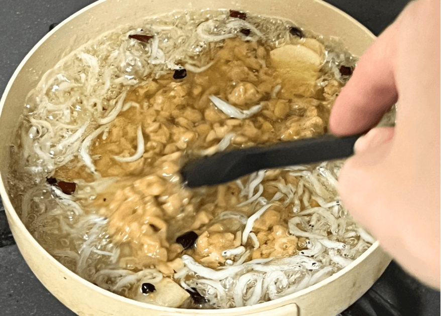 しらすと納豆のアヒージョ