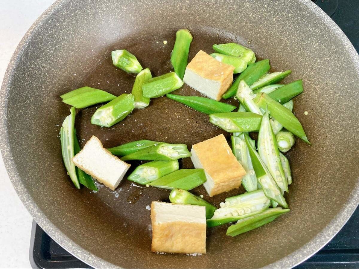 渡辺麻紀さん「オクラと厚揚げのおかか炒め」
