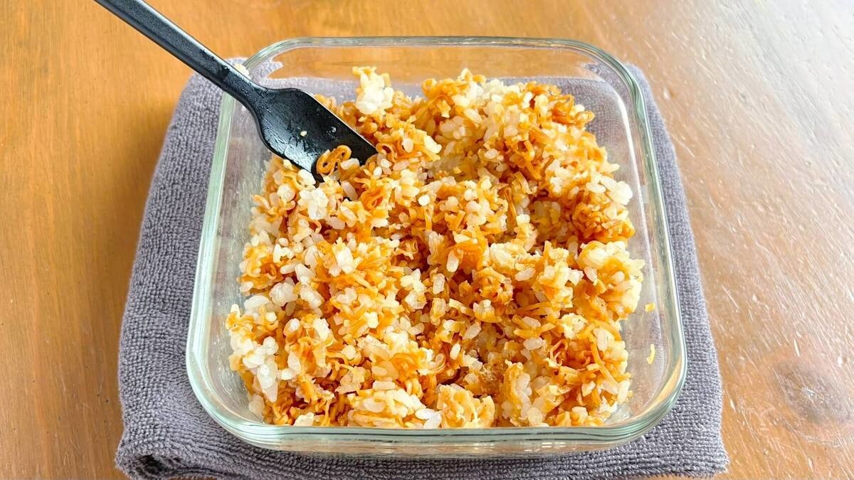 「チキンラーメン炒飯風」のレシピ