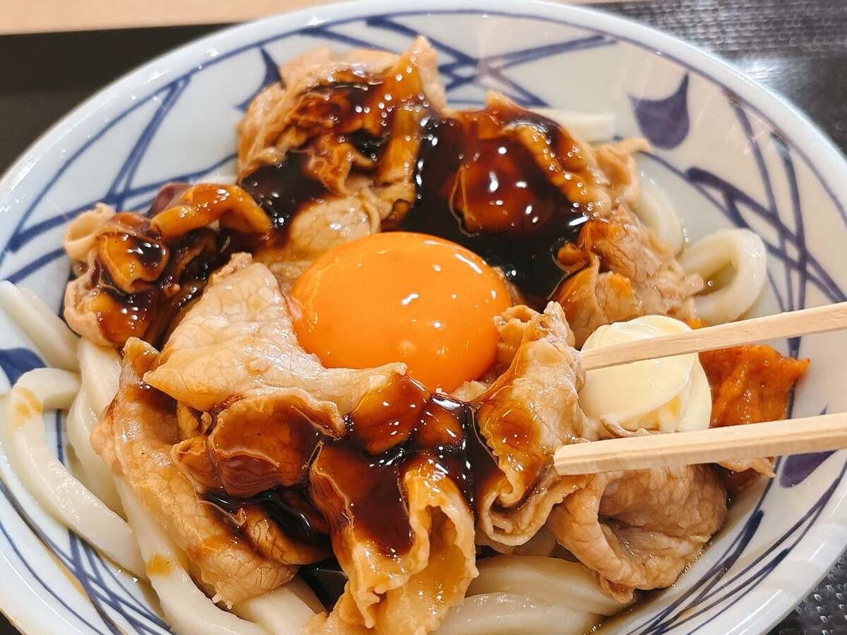 丸亀製麺「こく旨豚玉ぶっかけ 並（税込890円）