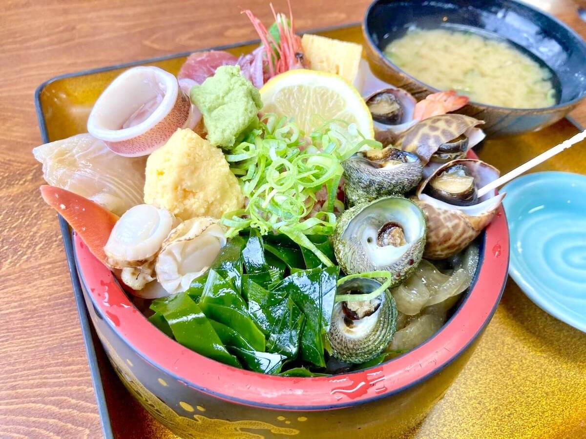 佐渡ヶ島「長浜荘」とは?