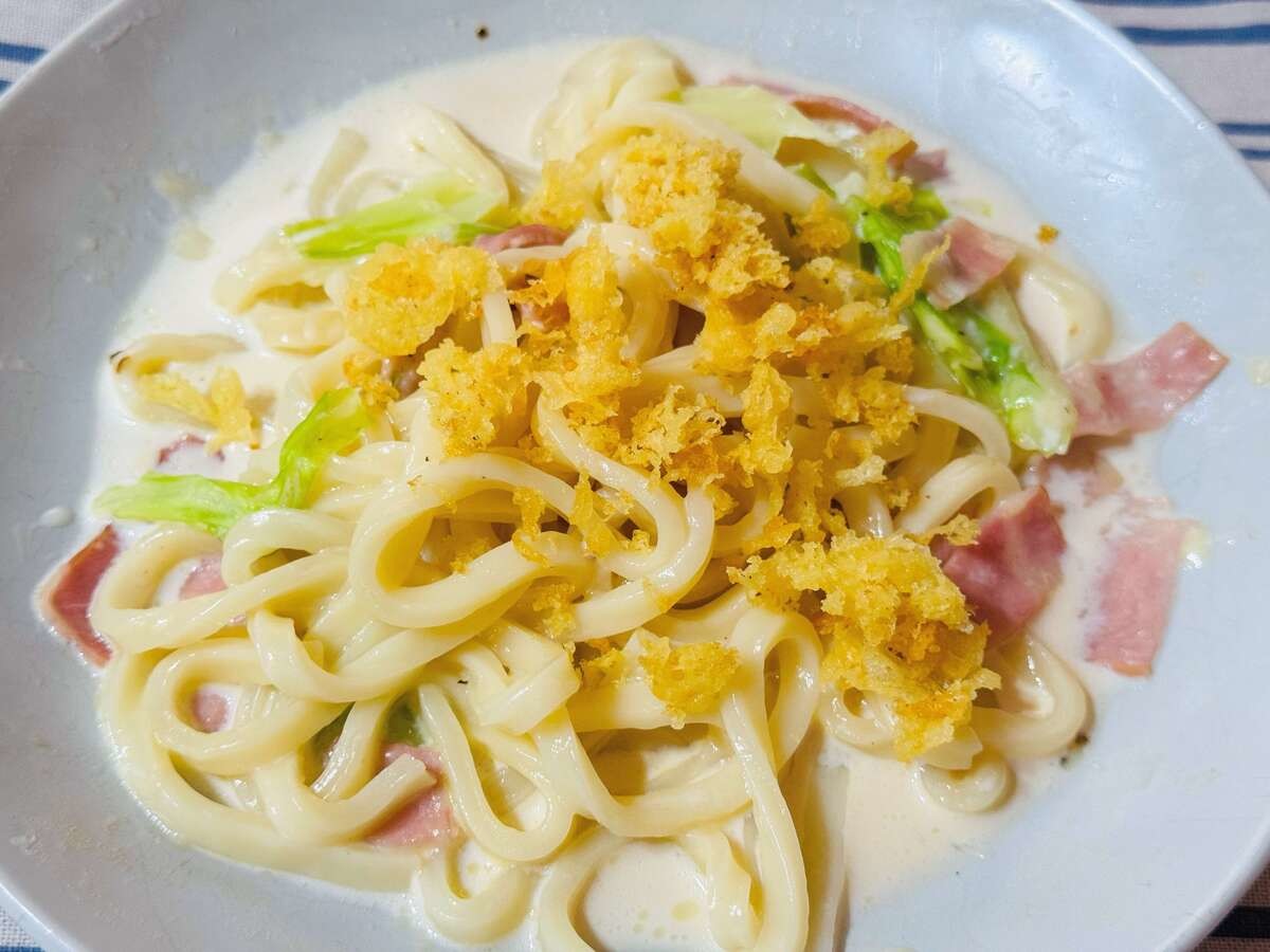 「キャベツとベーコンのチーズうどん」にちょい足しアレンジ