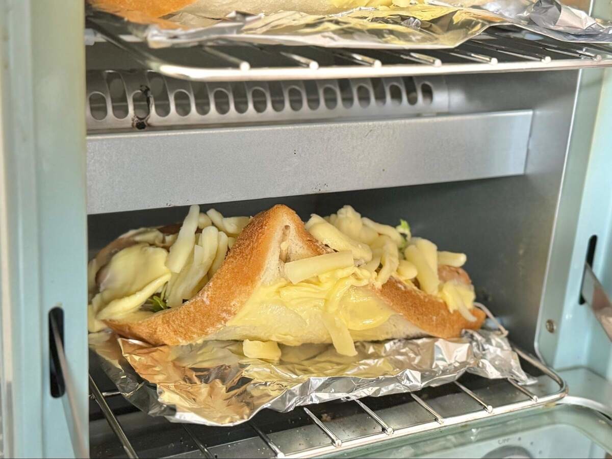 村上農園公式「食パンで作るホットドッグ」