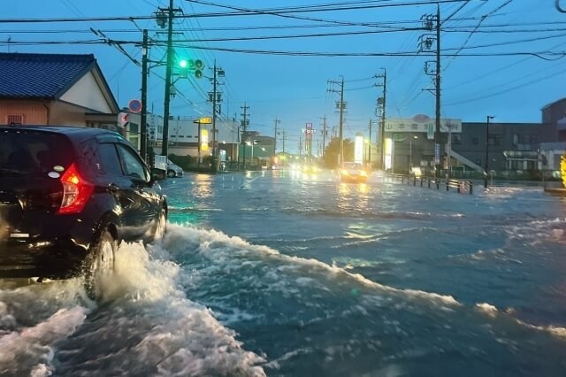 大雨・台風時に「絶対にやってはいけないこと」3つ