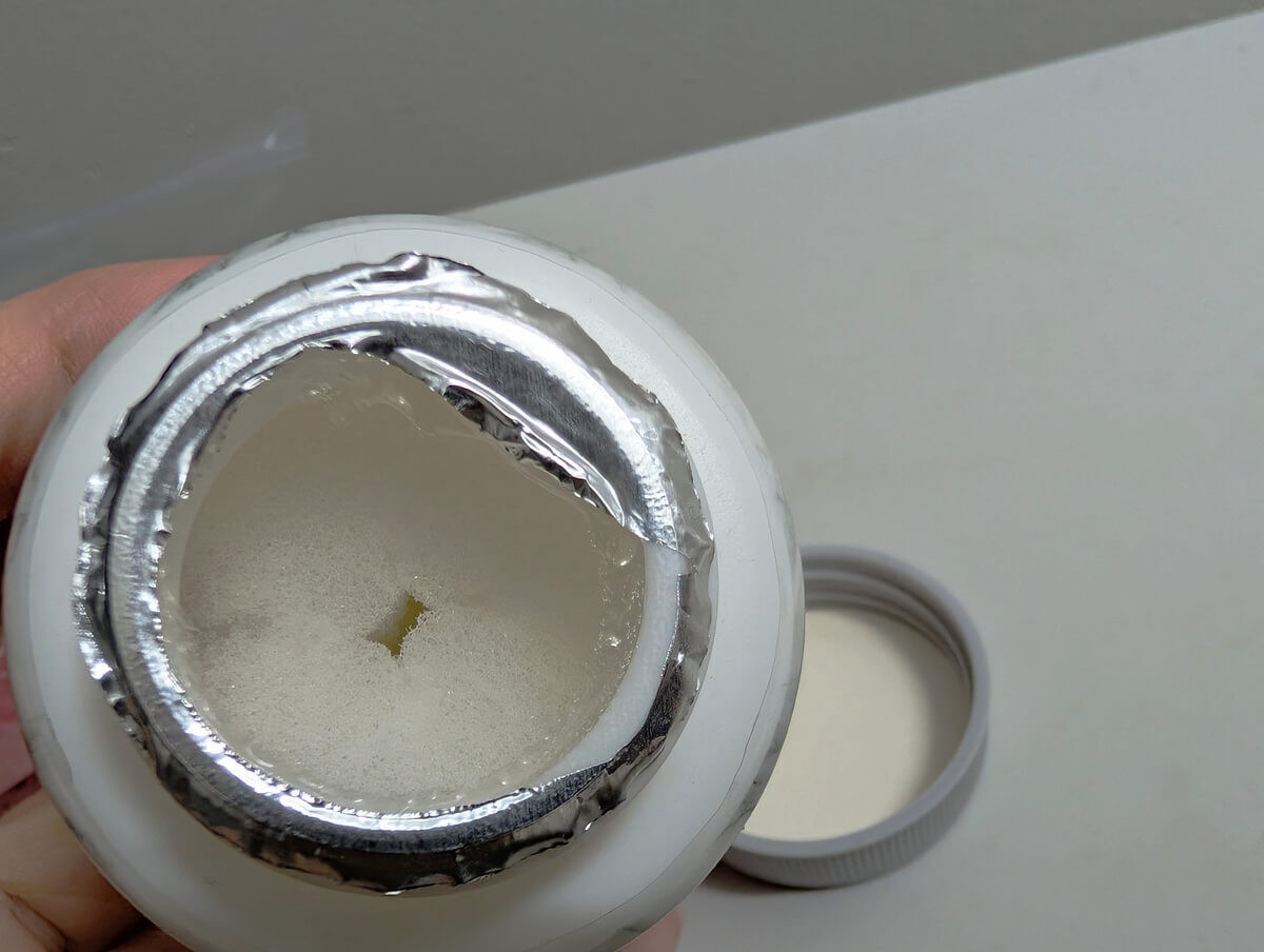 1.SPONGE NAIL POLISH REMOVER（グレープフルーツの香り）