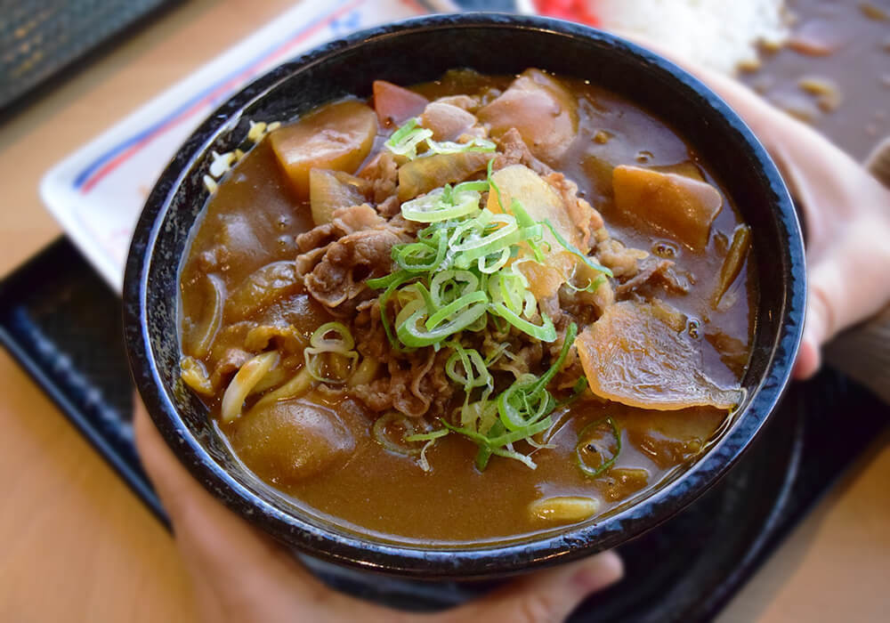 はなまるうどん「あふれ盛り肉カレーうどん」実食レポ