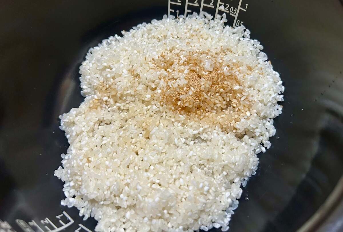 「麦茶の炊き込みご飯」のレシピ