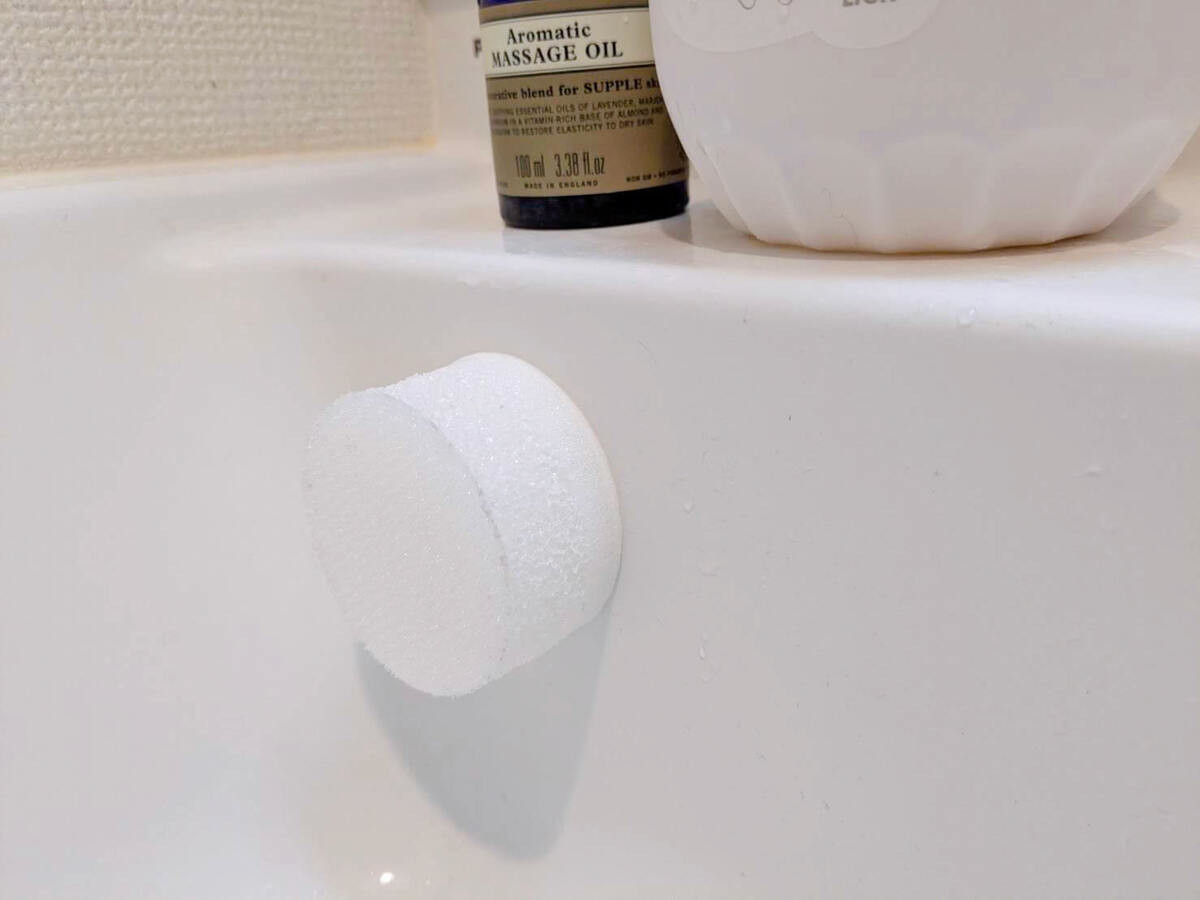 玄関やベランダがピカピカに「ハンディタイルブラシ」