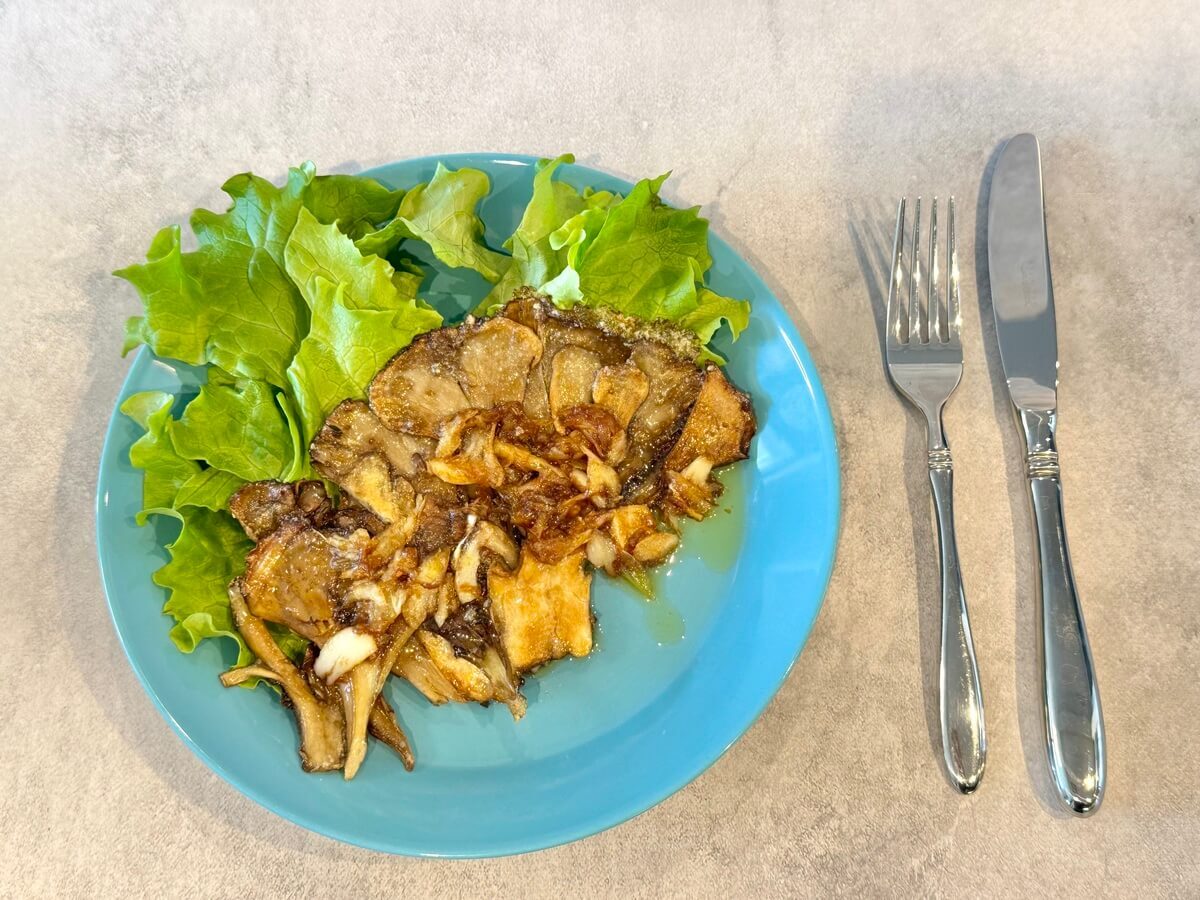 アキオさん「旨味凝縮!カリカリ舞茸のプレスステーキ」