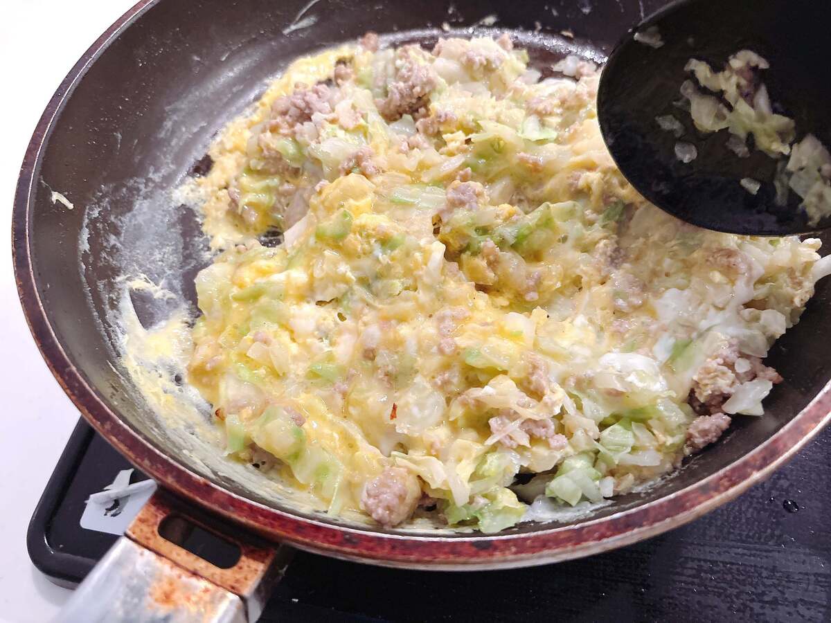 辻󠄀調理師専門学校監修「キャベツと挽き肉のオムレツ」