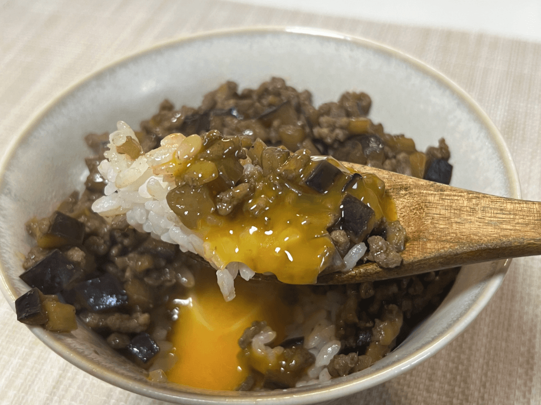 「ナスとひき肉の甘うまケチャップそぼろ丼」