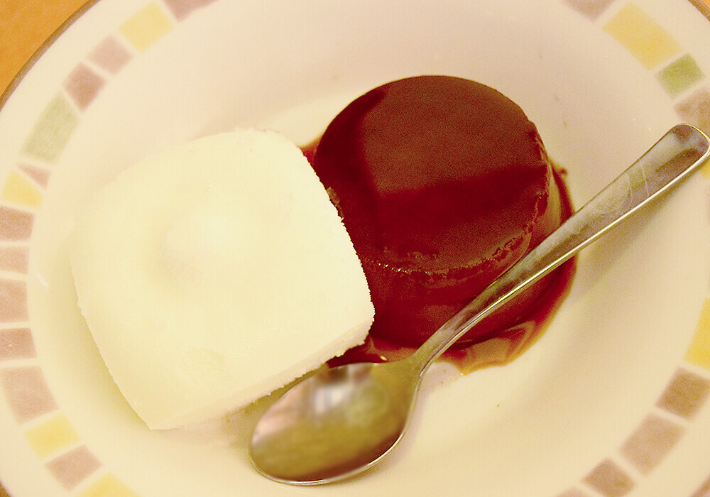 サイゼリヤの店舗限定デザート「ボネ」「アマレッティ」