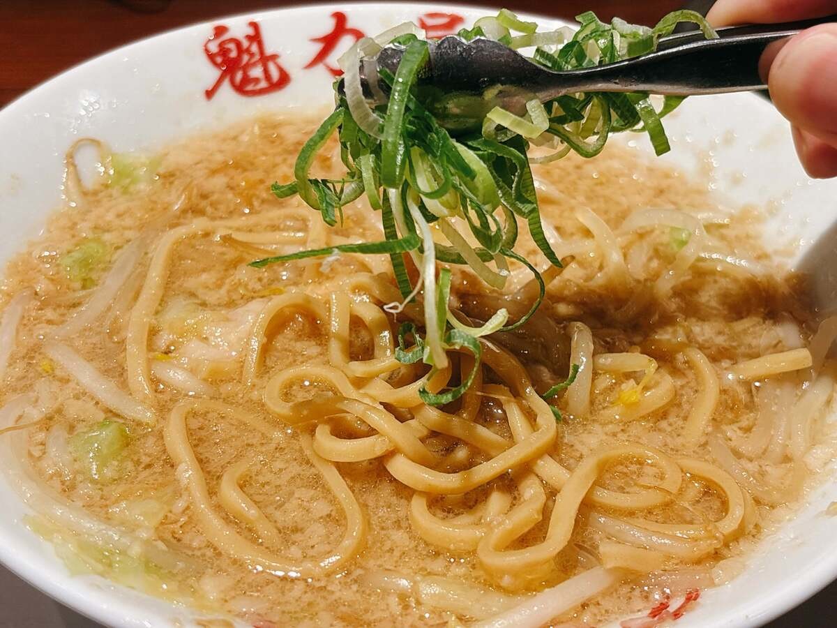 魁力屋「にんにく背脂醤油ラーメン」