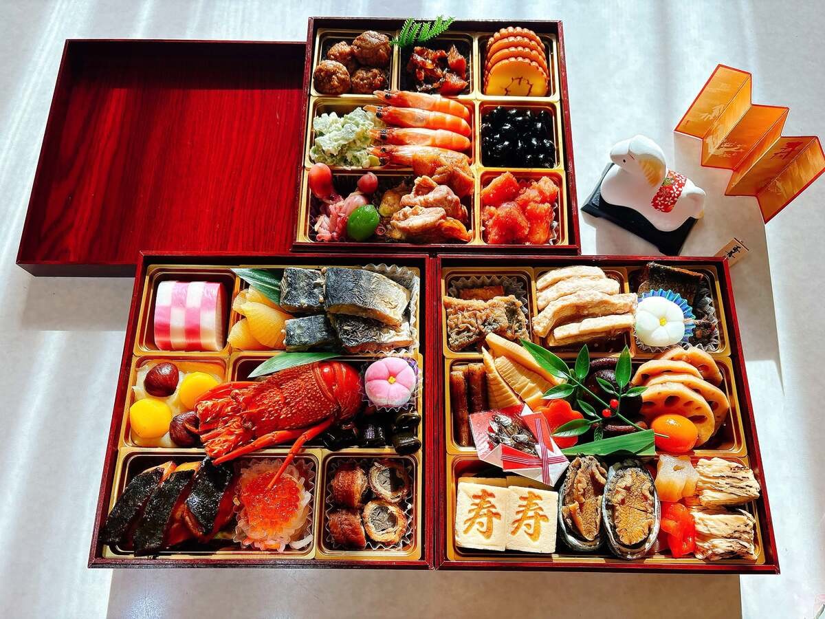 トップバリュ 和風三段重「愉」