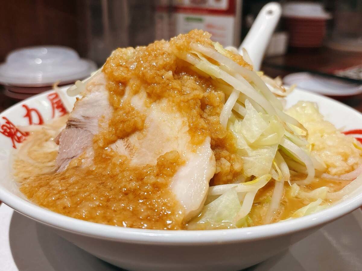 魁力屋「にんにく背脂醤油ラーメン」