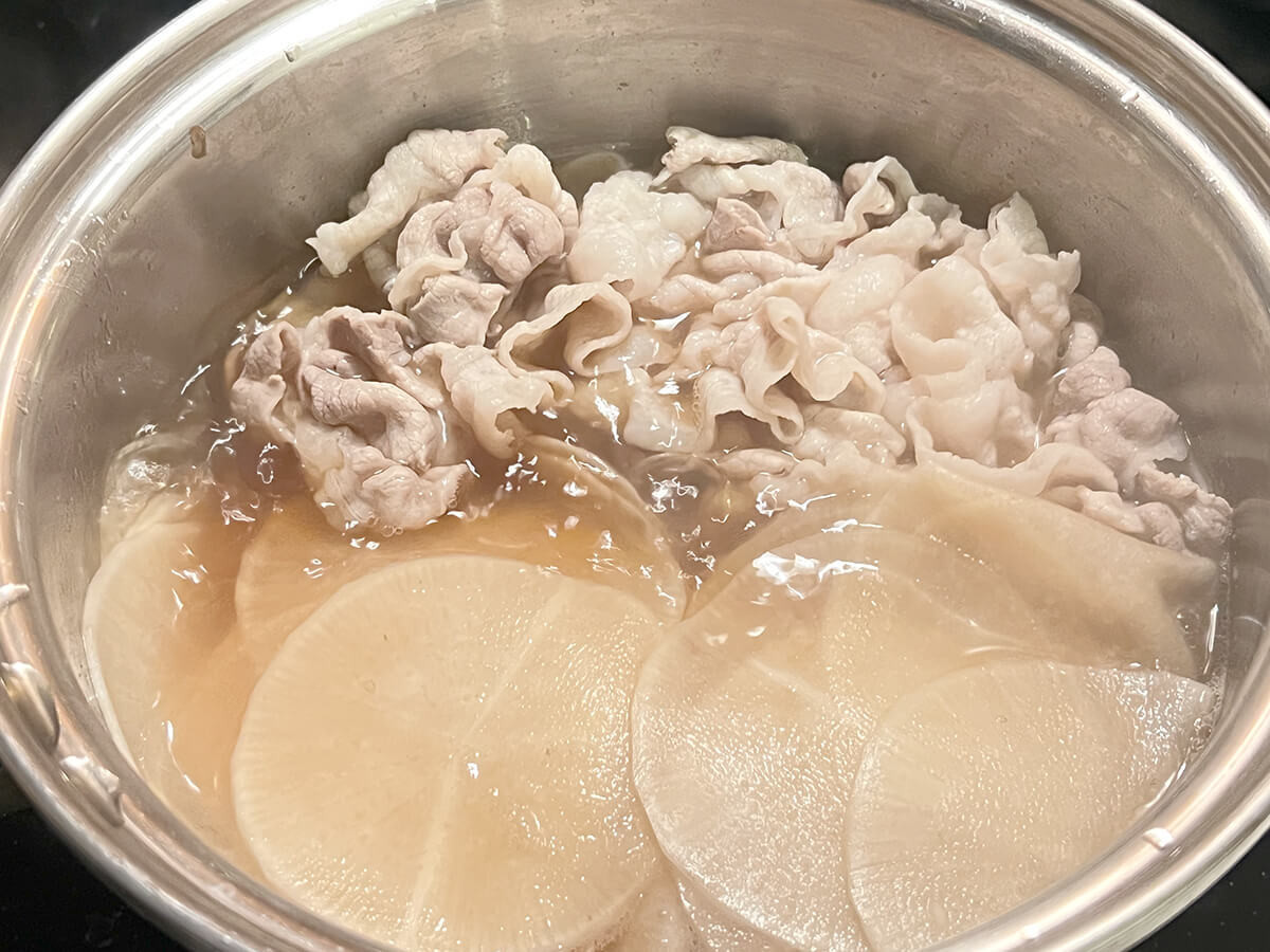 ひらひら大根と豚バラのさっと煮