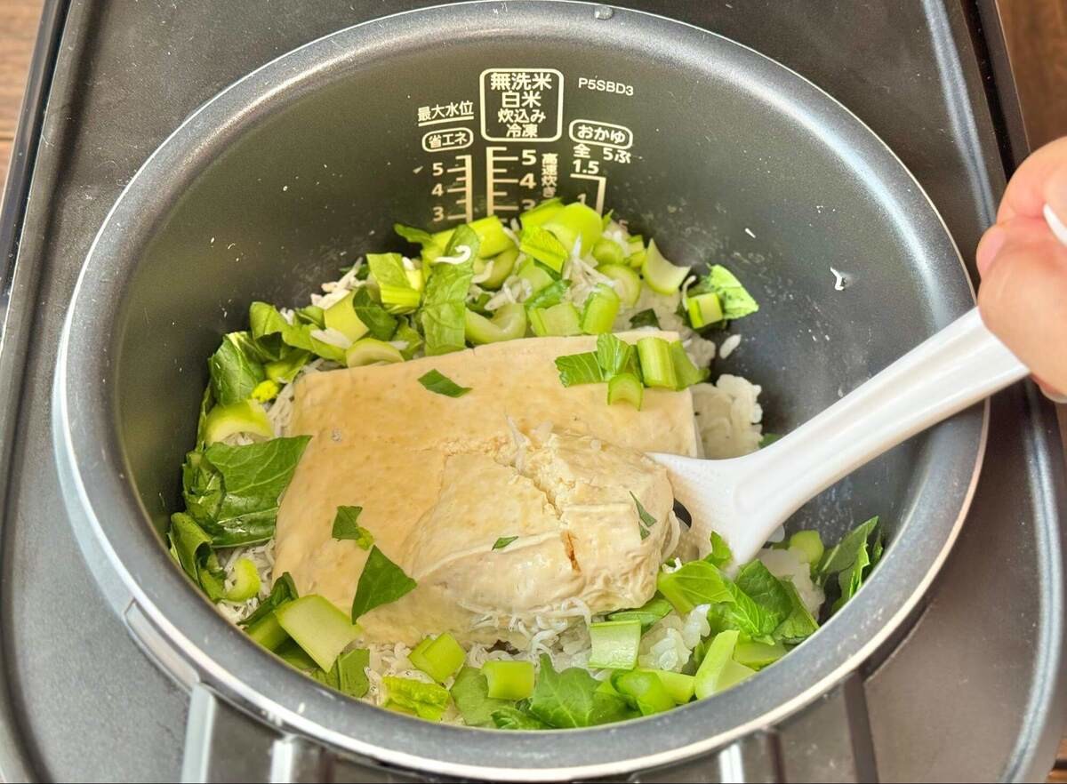 長谷川あかりさん「しらすと小松菜、豆腐の炊き込みごはん」