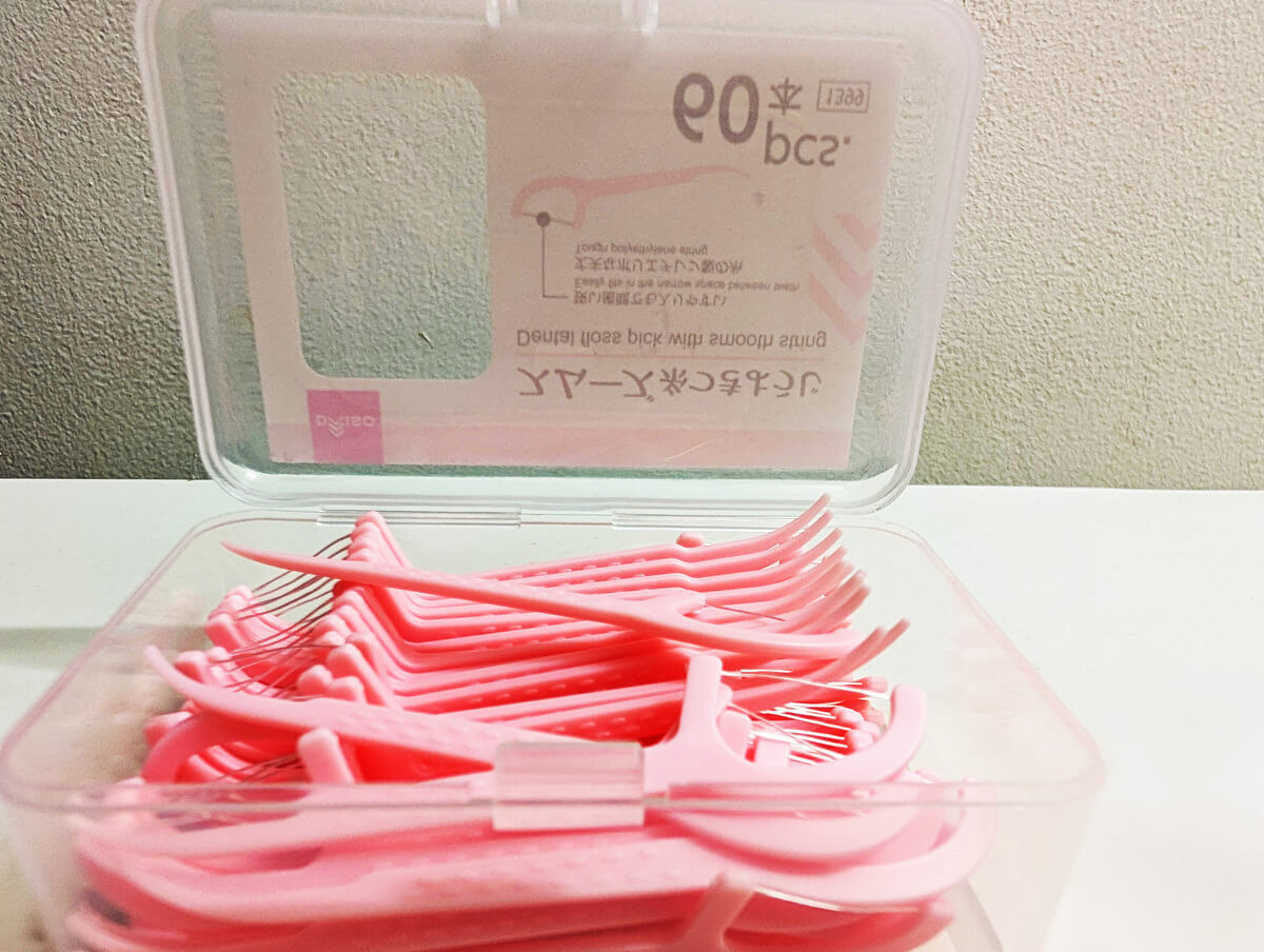 1.SPONGE NAIL POLISH REMOVER（グレープフルーツの香り）