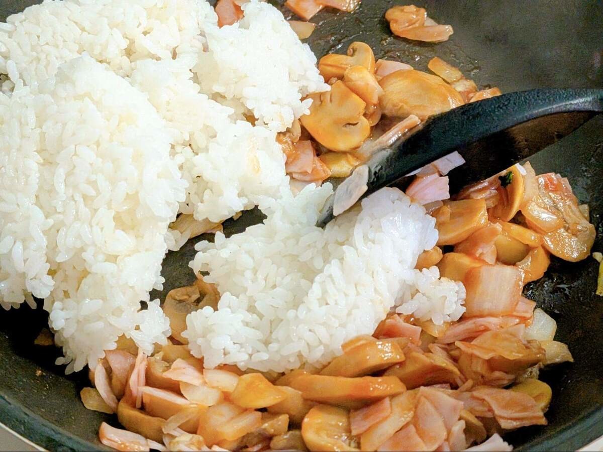 マロンさん「丸ごとピーマンのケチャップライス詰め」