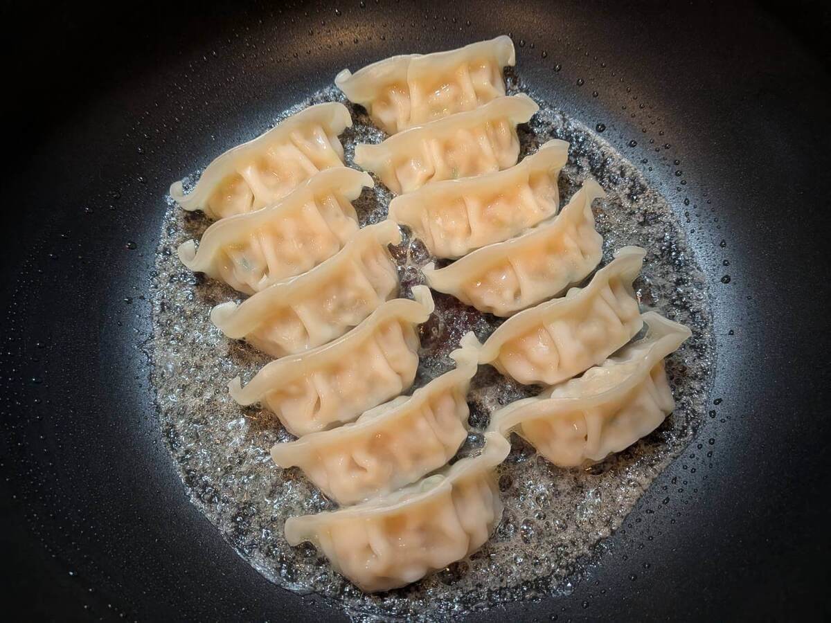 焦がしガリバタ醤油の焼き餃子