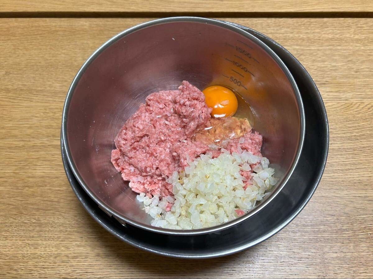 鳥羽周作さん「ふわふわ煮込みハンバーグ」